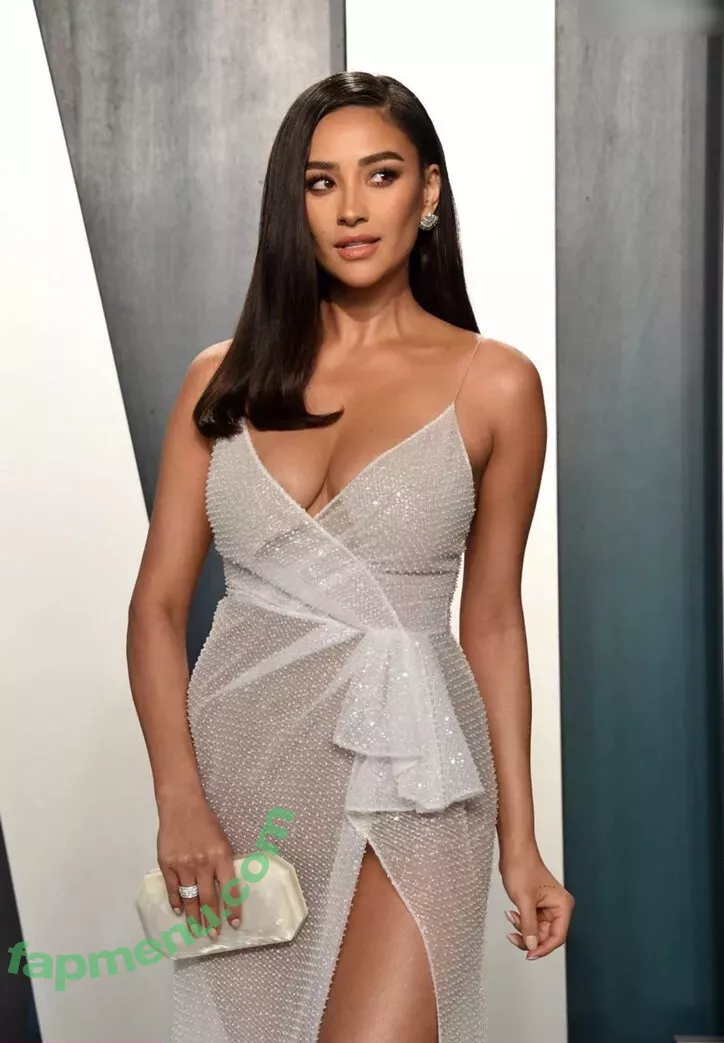 Shay Mitchell nude photo #0359 (shaymitchell)