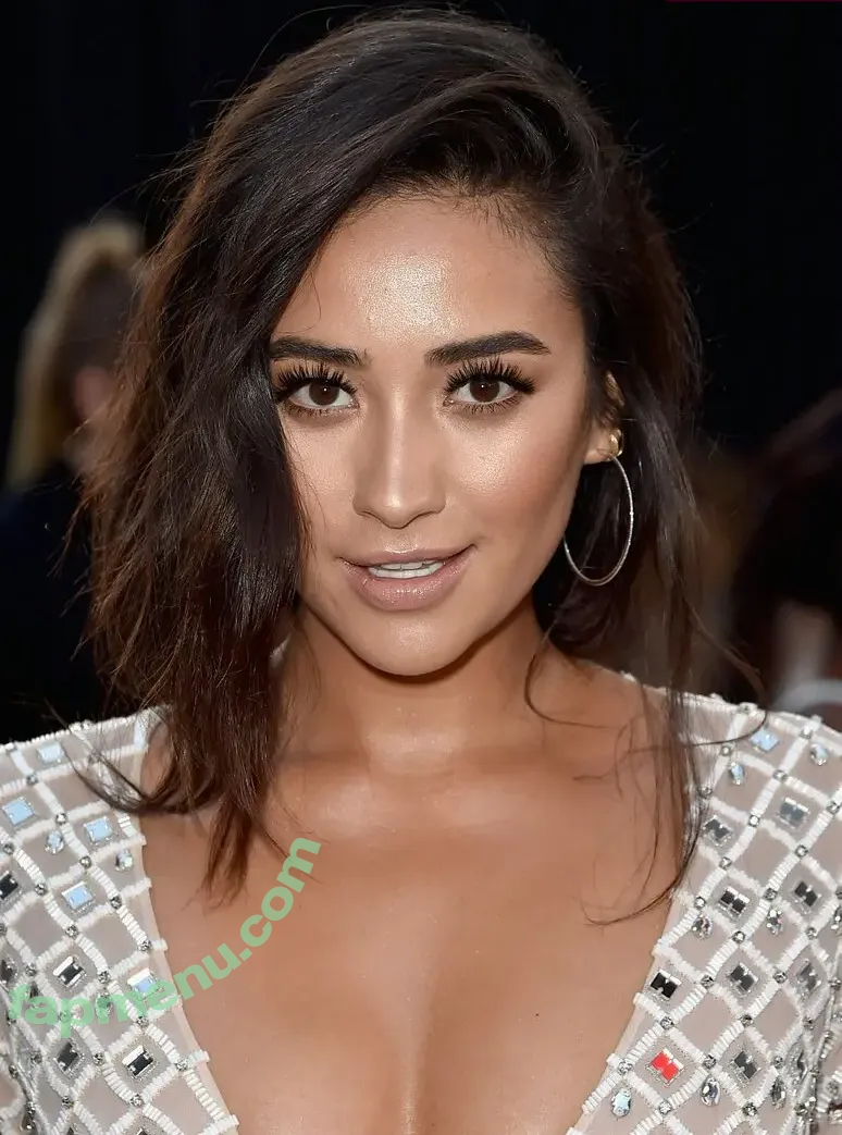 Shay Mitchell nude photo #0824 (OfficialShayMitchell / shaymitchell)