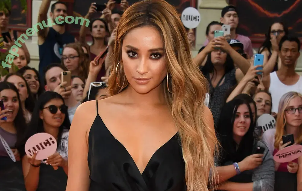 Shay Mitchell nude photo #0825 (OfficialShayMitchell / shaymitchell)