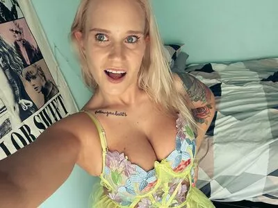 Shazza McKenzie / ShazzaMcKenzie / shaylamckenzie / shazza_mckenzie nude photo #0181