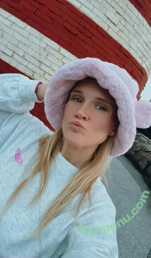 Shazza McKenzie / ShazzaMcKenzie / shaylamckenzie / shazza_mckenzie nude photo #0464
