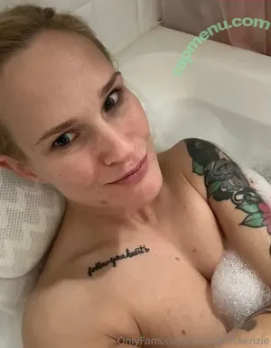 Shazza McKenzie / ShazzaMcKenzie / shaylamckenzie / shazza_mckenzie nude photo #0476