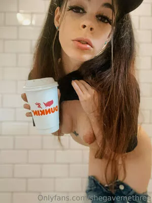 Shegavemethree / Del The Donutshop Girl / itsmikeray nude photo #0104