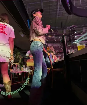 Shelley Hennig / shelleyhennig nude photo #0211