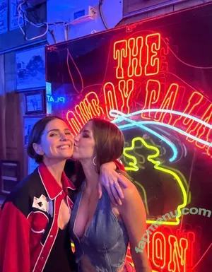 Shelley Hennig / shelleyhennig nude photo #0214