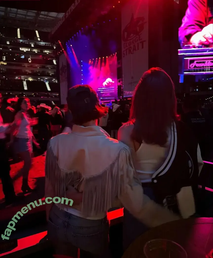 Shelley Hennig nude photo #0212 (shelleyhennig)