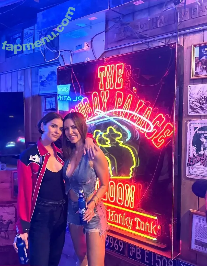 Shelley Hennig nude photo #0213 (shelleyhennig)