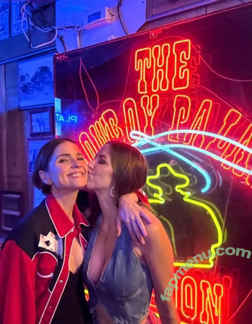 Shelley Hennig nude photo #0214 (shelleyhennig)