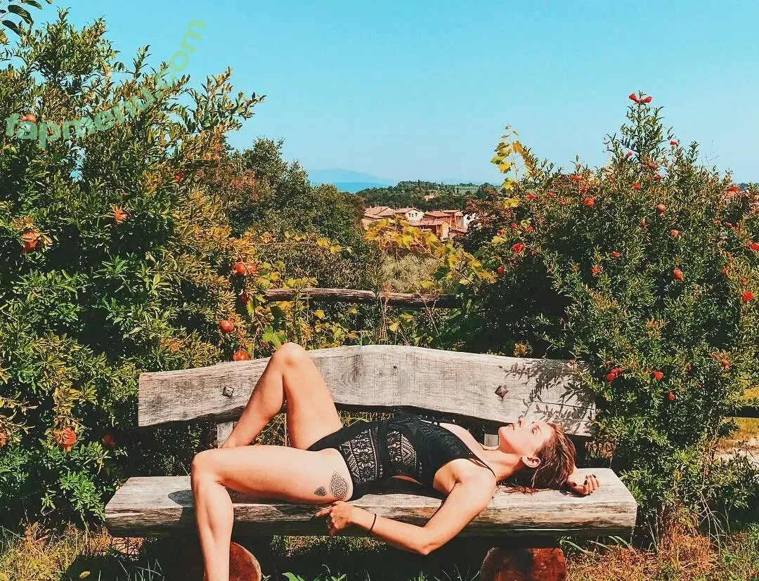 Shenae Grimes nude photo #0018 (shenaegrimesbeech)