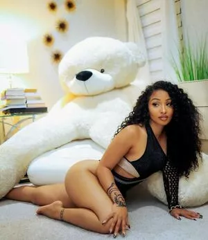 Shenseea nude photo #0021