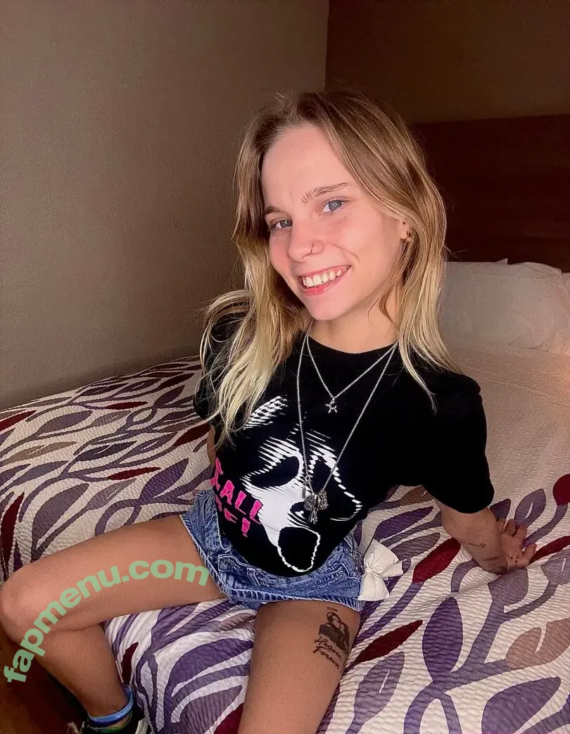 shestrippy_55 nude photo #0011 (ericatrippy_55)