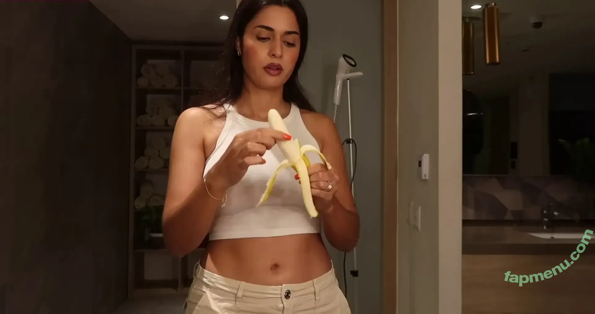 Shirin Azami nude photo #1644 (shirinazamii)