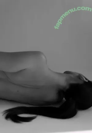  nude photo #0002