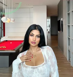 Shreya Arun / arun4yourmoney / shreyaarun / shreyarun nude photo #0042