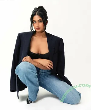 Shreya Arun / arun4yourmoney / shreyaarun / shreyarun nude photo #0047