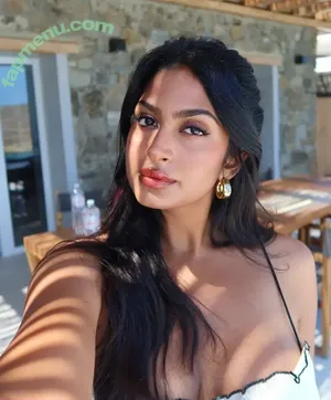 Shreya Arun / arun4yourmoney / shreyaarun / shreyarun nude photo #0054