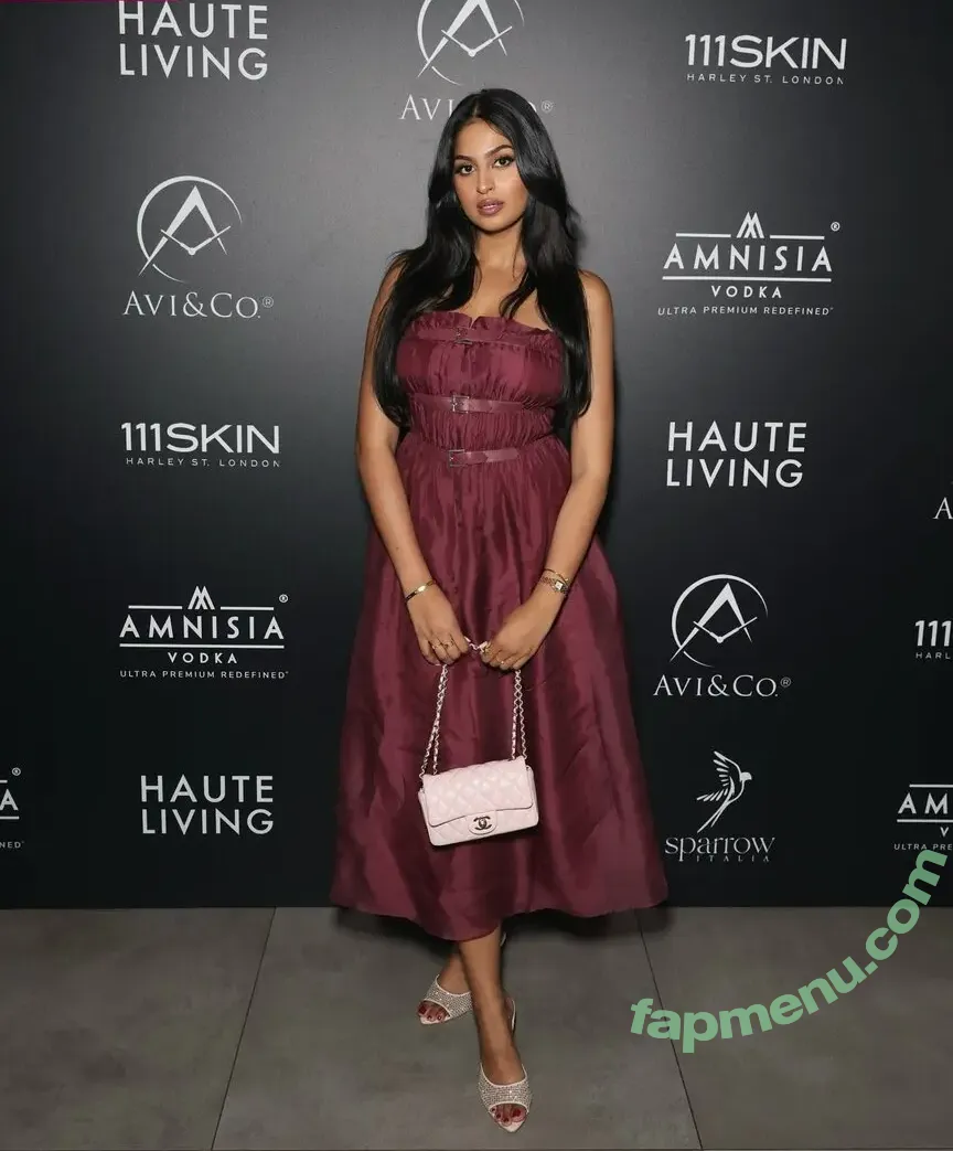 Shreya Arun nude photo #0061 (arun4yourmoney / shreyaarun / shreyarun)