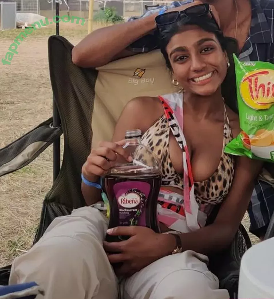 shreyanaidoo nude photo #0016 (shreyanaidoo)