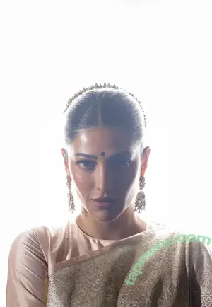 Shruti Haasan / Shruti Hasan / shrutihaasan / shrutzhaasan nude photo #0004