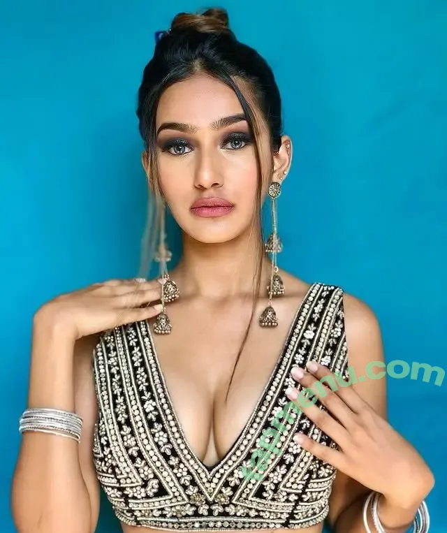 Shubhna Agarwal nude photo #0055 (shubhnagrwal)