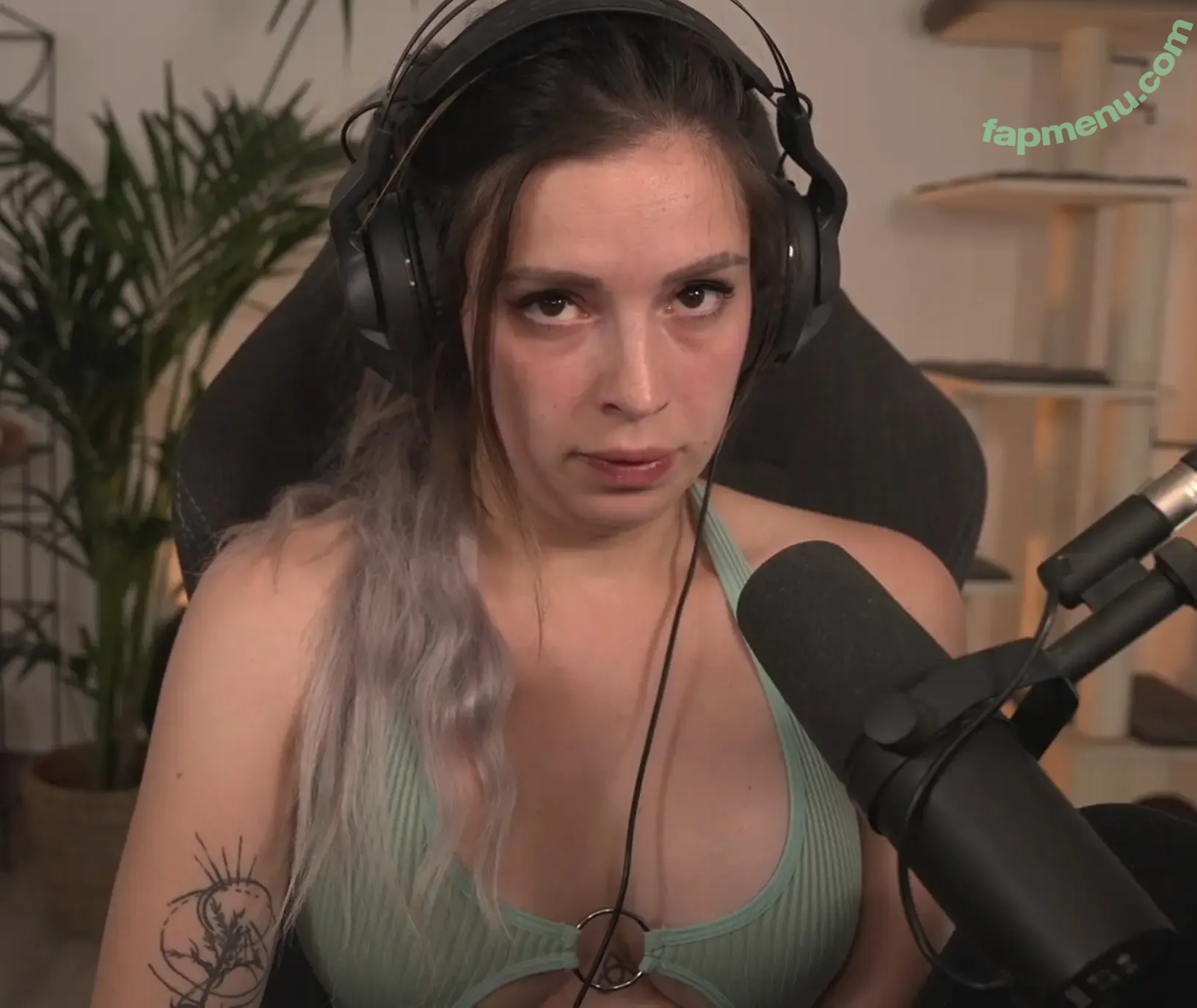 Shurjoka nude photo #0167 (Pia)