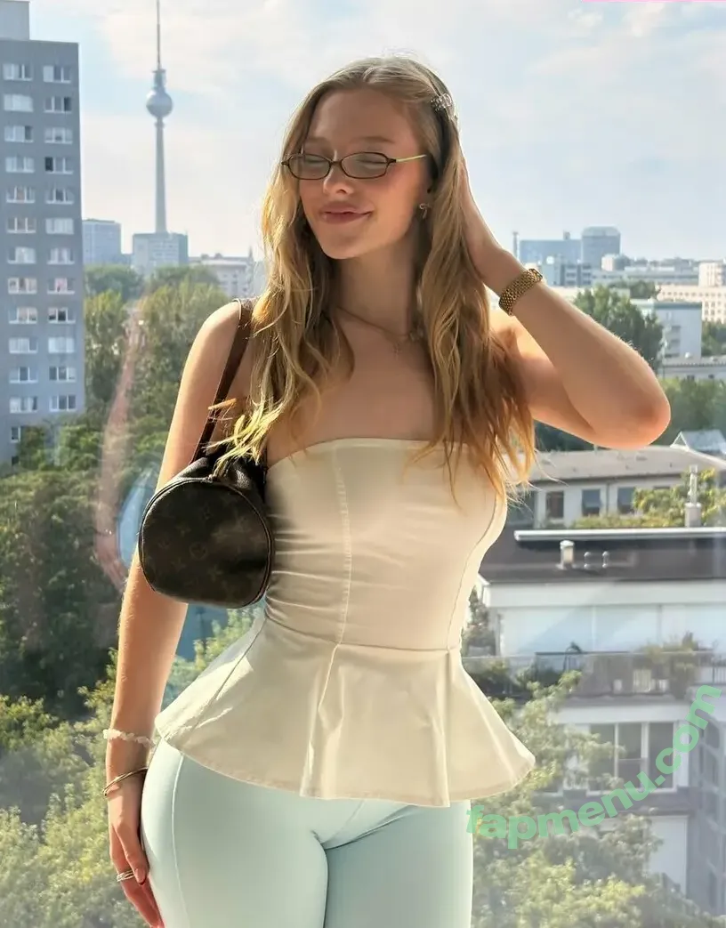 _shutupmelissa_ nude photo #0574 (itsmelissahickey / melissa-louise)