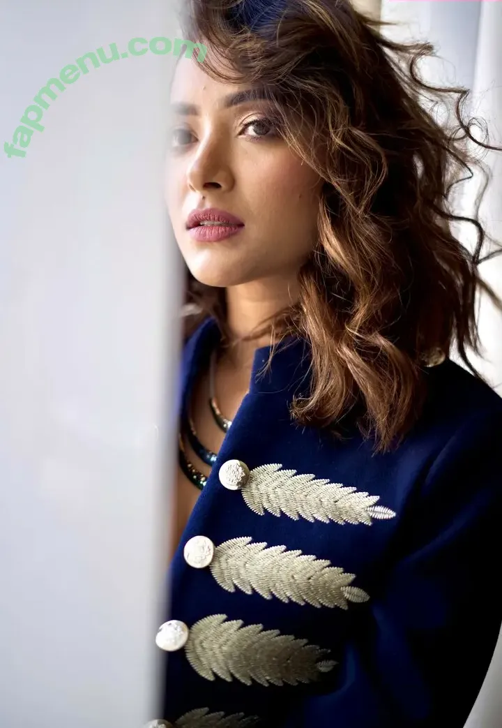 Shweta Basu Prasad nude photo #0015 (shwetabasuprasad11)