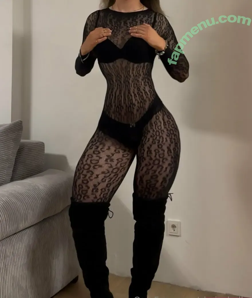 Shyisabella nude photo #0022 (s0yisabella)