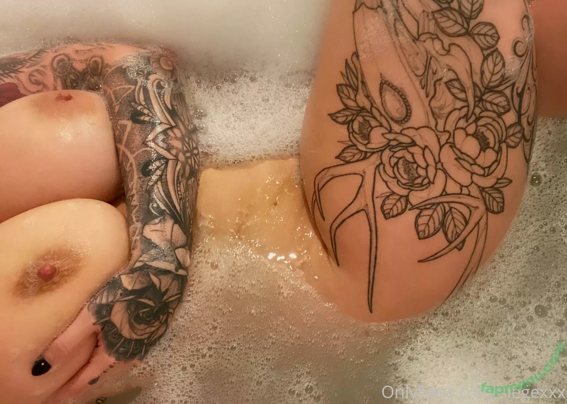 siegexxx nude photo #0339 (rainbow6game_us / undersiegexo)