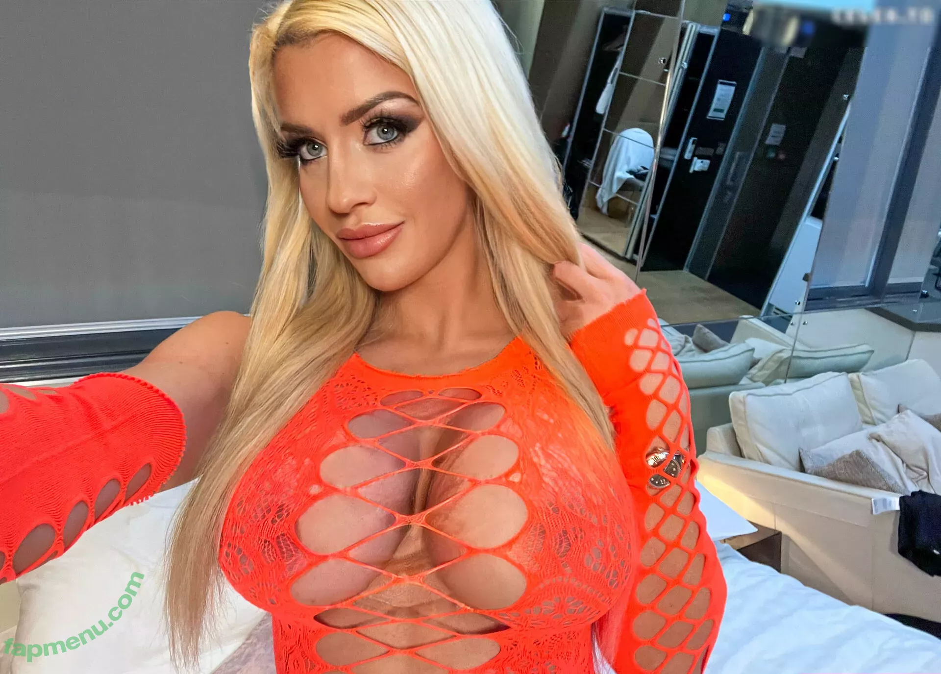 Sienna Day nude photo #1028 (Allysin Kay / adayinsienna / siennamaegomez)