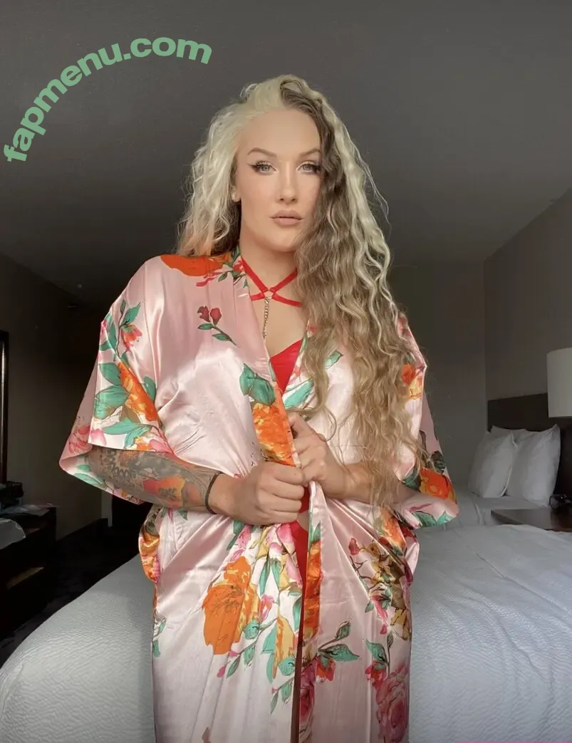 Sienna Day nude photo #1506 (Allysin Kay / adayinsienna / siennamaegomez)