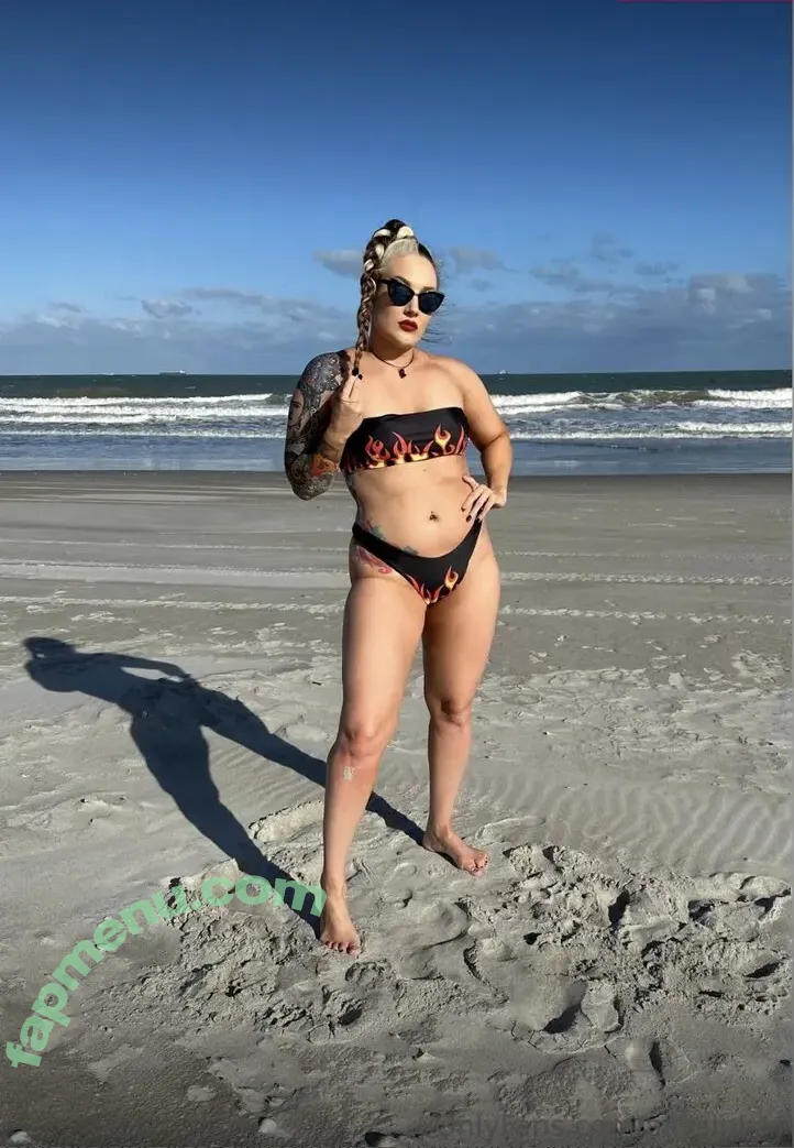 Sienna Day nude photo #1545 (Allysin Kay / adayinsienna / siennamaegomez)