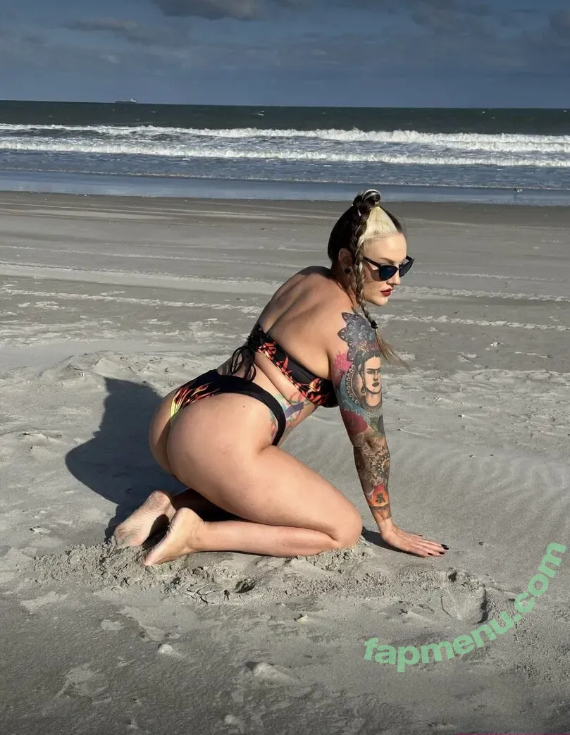 Sienna Day nude photo #1548 (Allysin Kay / adayinsienna / siennamaegomez)