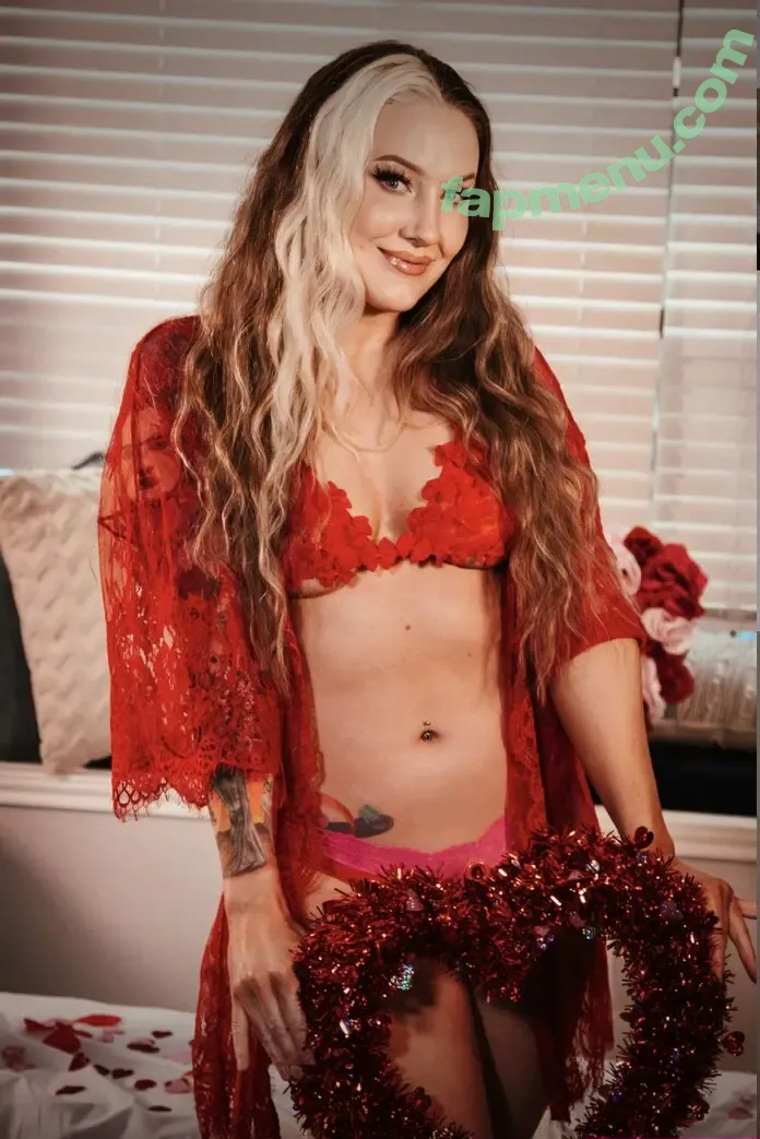 Sienna Day nude photo #1554 (Allysin Kay / adayinsienna / siennamaegomez)