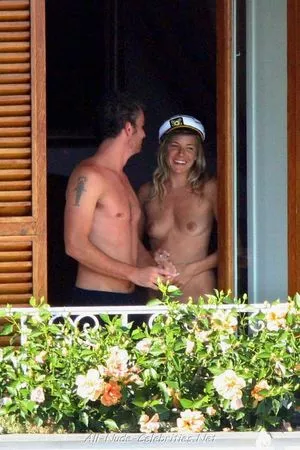 Sienna Miller / siennamillerfree / siennaonline / siennathing nude photo #0005