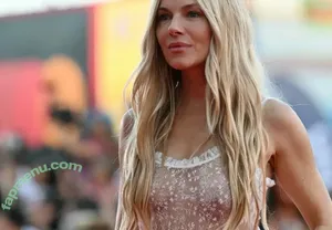 Sienna Miller / siennaonline / siennathing nude photo #0653