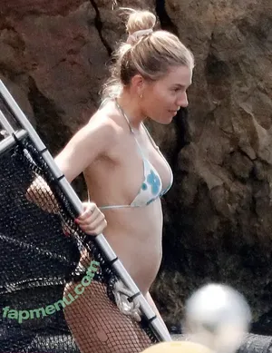 Sienna Miller / siennaonline / siennathing nude photo #0658