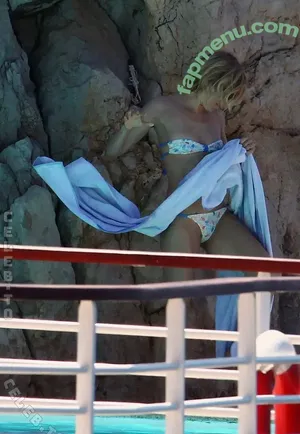 Sienna Miller / siennaonline / siennathing nude photo #0674