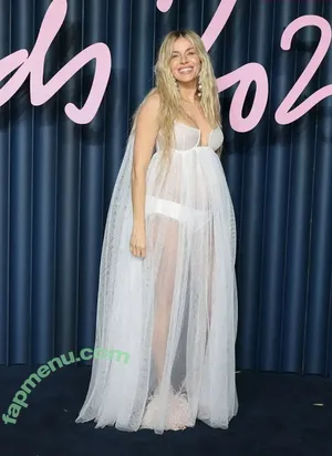 Sienna Miller / siennaonline / siennathing nude photo #0699