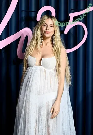 Sienna Miller / siennaonline / siennathing nude photo #0703