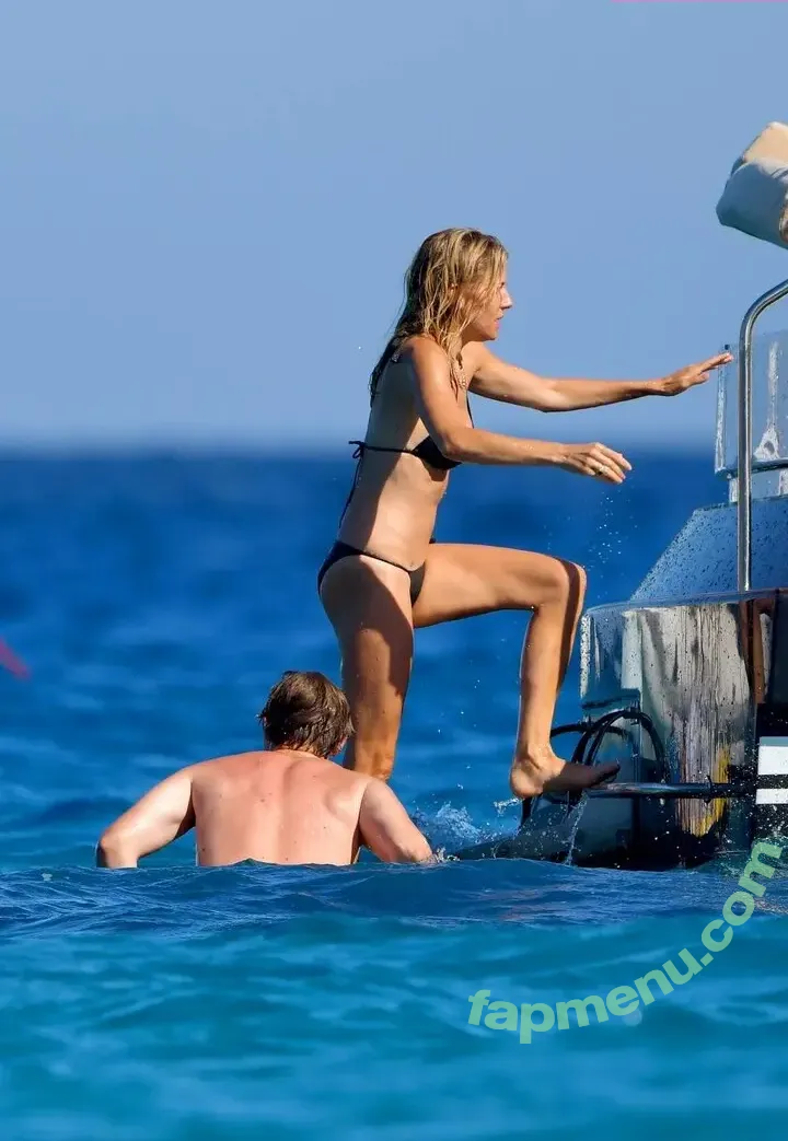 Sienna Miller nude photo #0610 (siennamillerfree / siennaonline / siennathing)