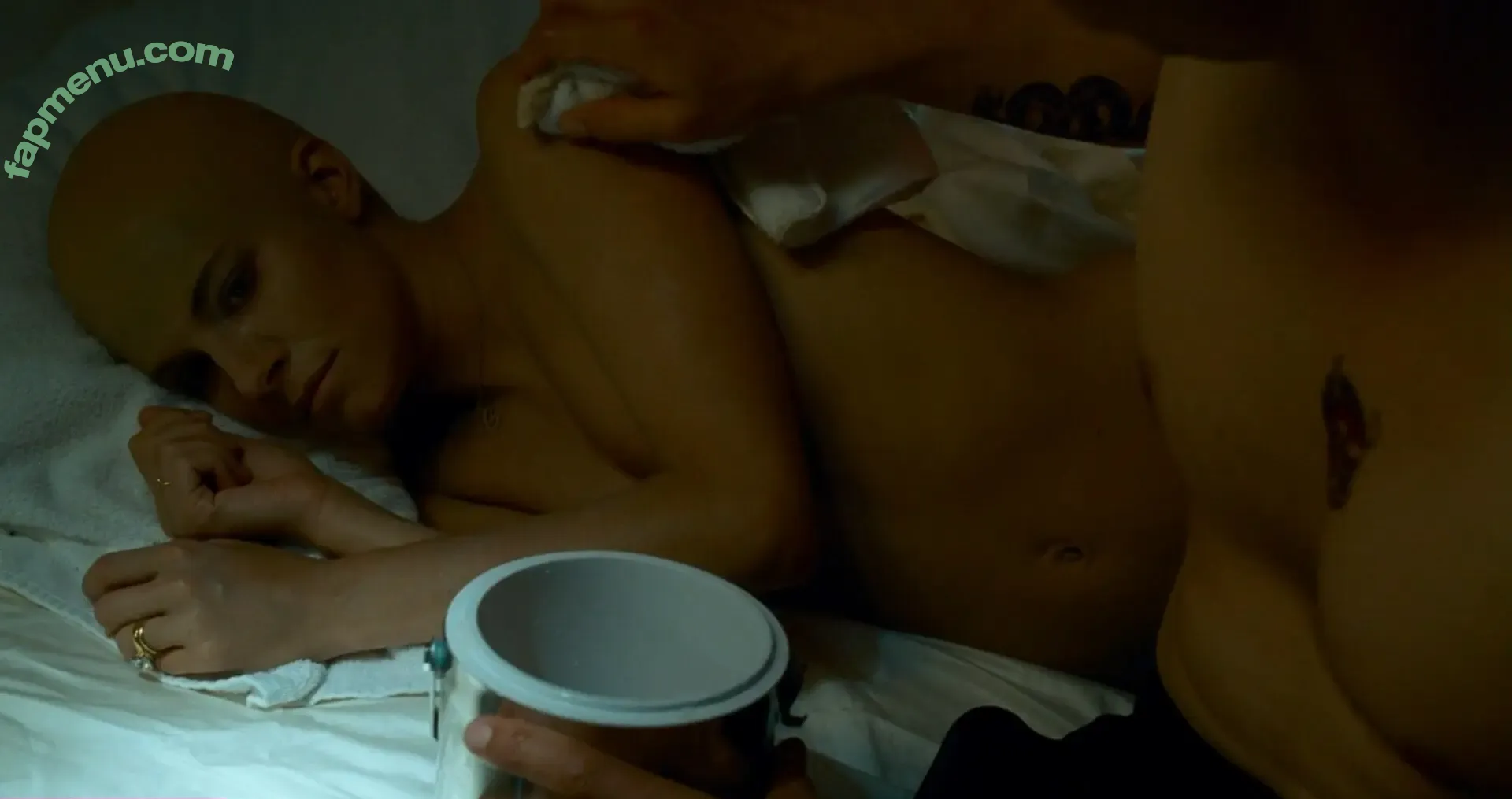 Sienna Miller nude photo #0666 (siennaonline / siennathing)