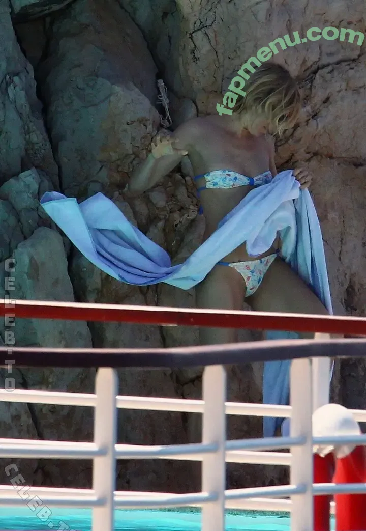 Sienna Miller nude photo #0674 (siennaonline / siennathing)