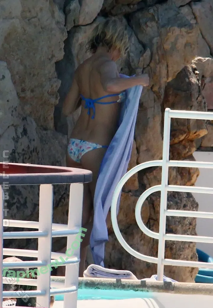 Sienna Miller nude photo #0676 (siennaonline / siennathing)