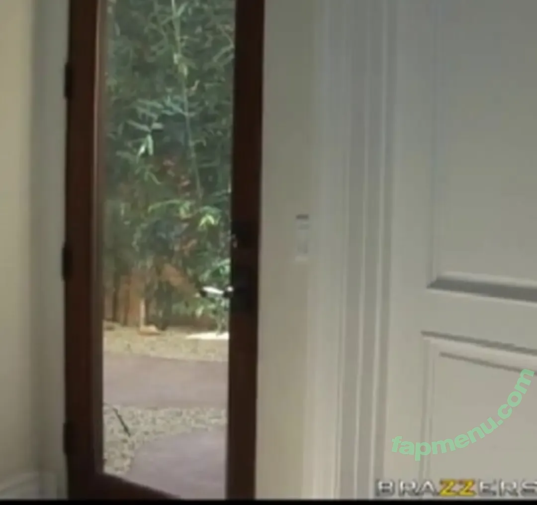 Sienna West nude photo #0261 (siennawest / siennawestworld)