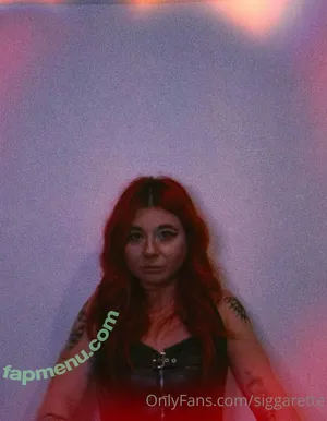 siggarette / cigcigarette nude photo #0002