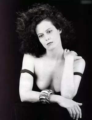 Sigourney Weaver / sigourney.weaver.242 nude photo #0076