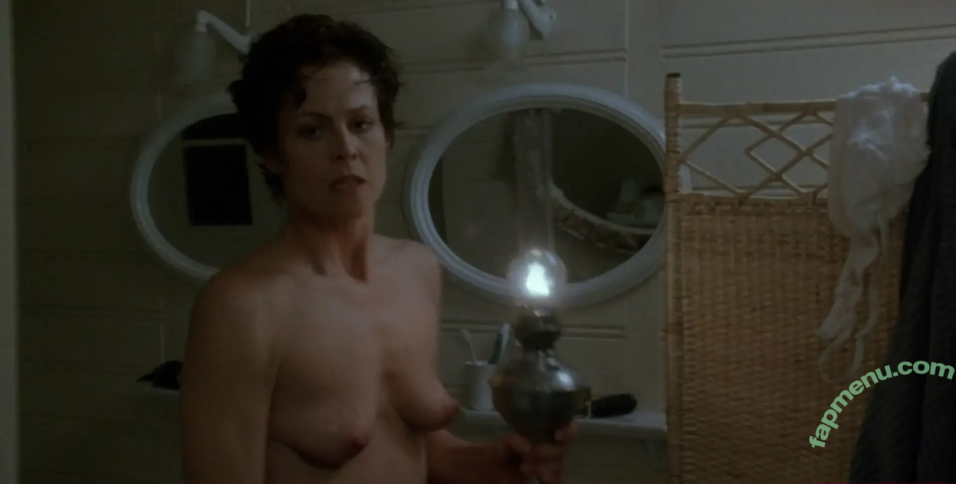 Sigourney Weaver nude photo #0141 (sigourney.weaver.242)