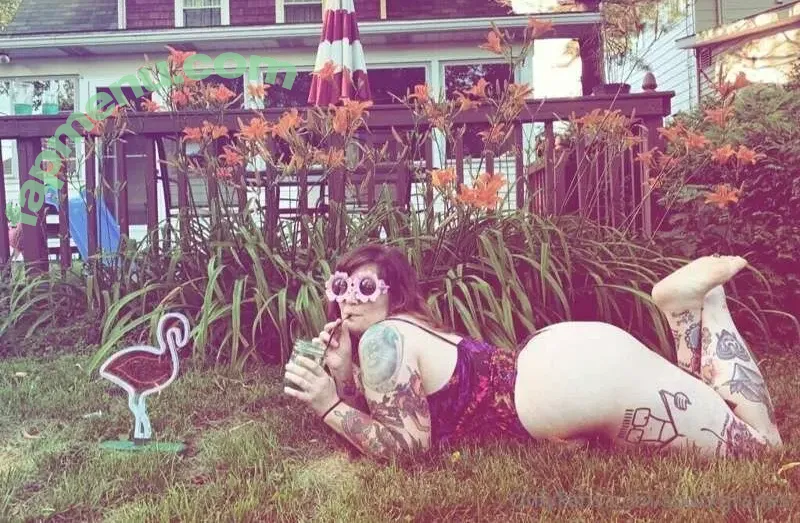 Silly Girl nude photo #0026 (sillylittle_girl / sillyxgirl / sourxgrapes)