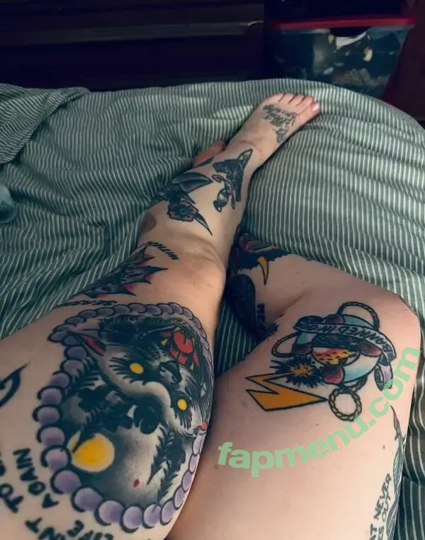 Silly Girl nude photo #0029 (sillylittle_girl / sillyxgirl / sourxgrapes)